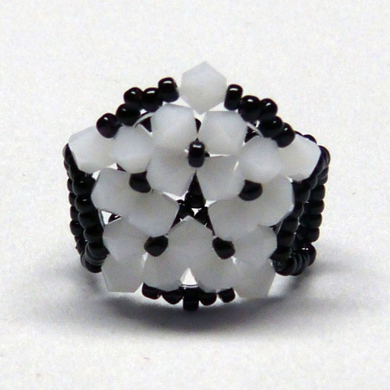SW.AN.04. Anillo swarovski.