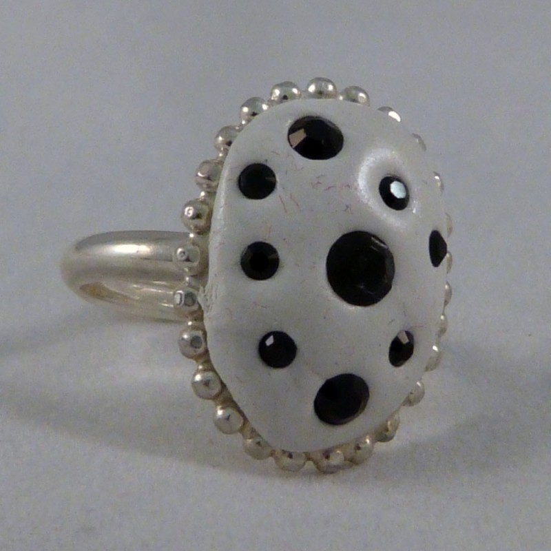 SW.AN.13. Anillo swarovski.