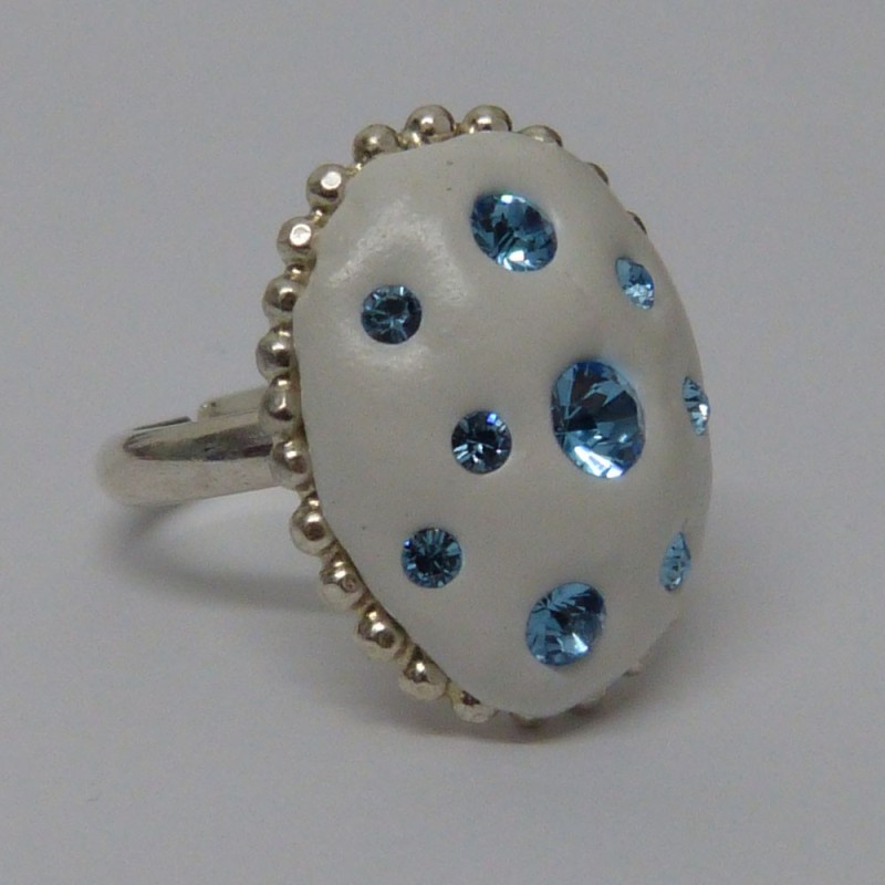 SW.AN.13. Anillo swarovski.