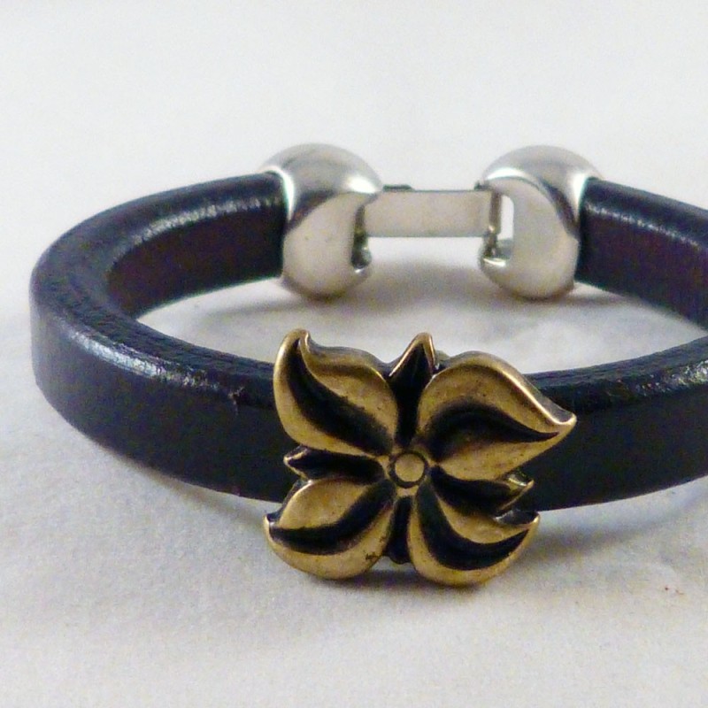 RG.PU.20.B. Pulsera regaliz.